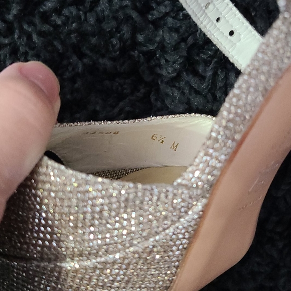 Stuart Weitzman - Picture 4 of 4